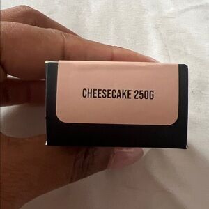 HUDA BEAUTY Easy Blur Foundation Cheesecake 250G